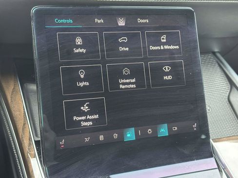 Used 2025 Cadillac Escalade Sport Platinum w/ LPO, ONYX Package image 36