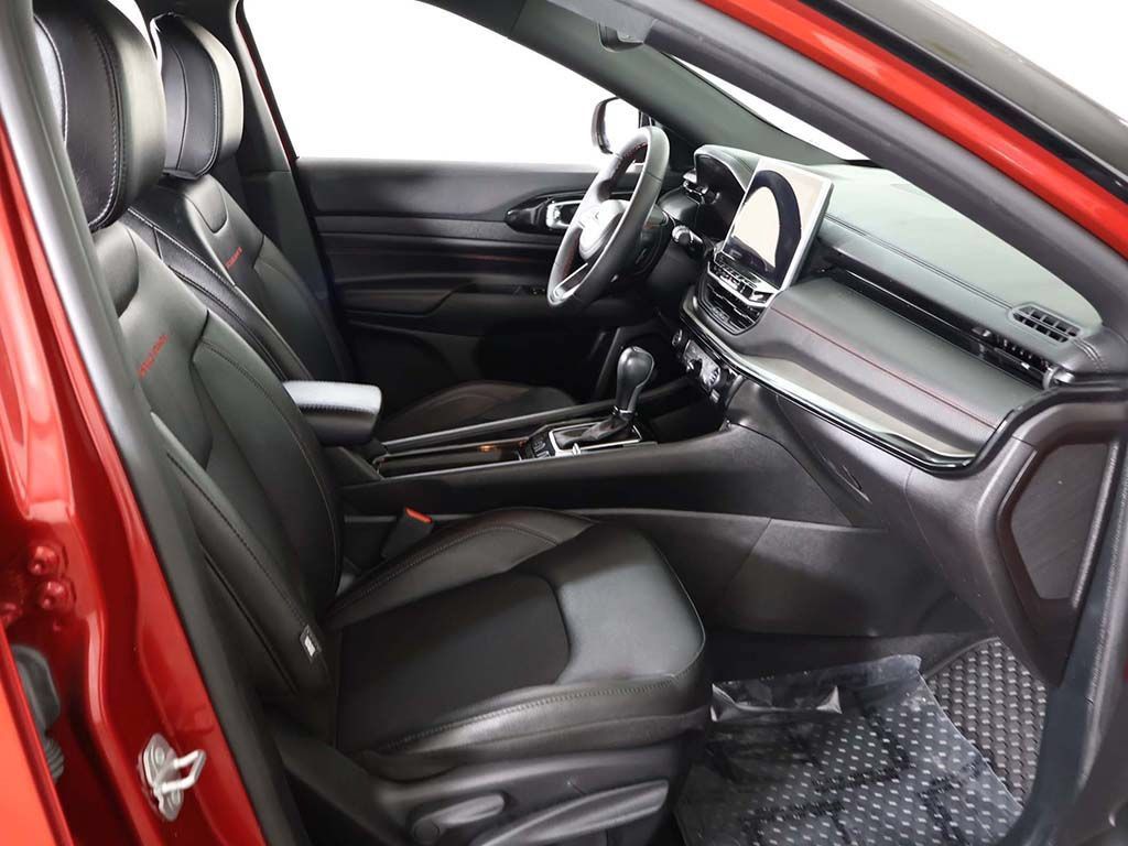 Used 2025 Jeep Compass Trailhawk AWD/4WD image 29