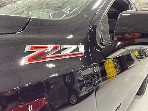 New 2026 Chevrolet Suburban Z71 image 16