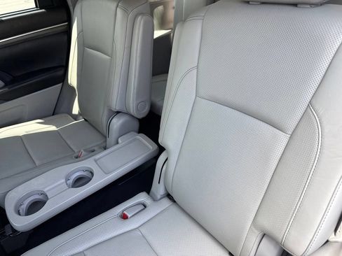 Used 2019 Toyota Highlander Limited AWD/4WD image 15