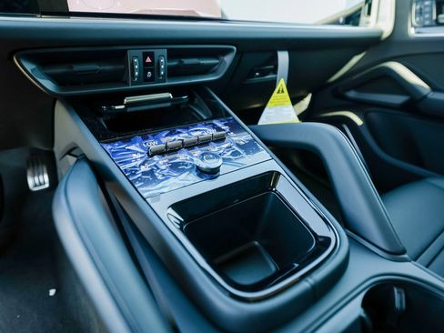 New 2025 Porsche Cayenne Turbo image 20