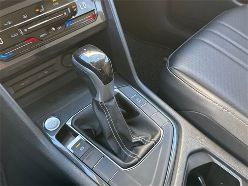 Certified 2022 Volkswagen Tiguan SE image 32