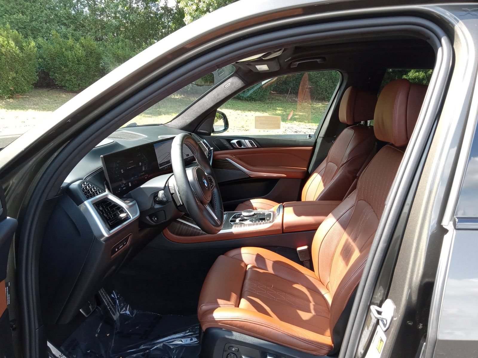 Used 2024 BMW X7 M60i w/ Climate Comfort Package AWD/4WD image 10