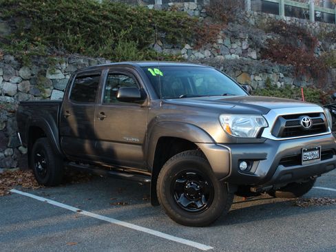 Used 2014 Toyota Tacoma 4x4 Double Cab image 4