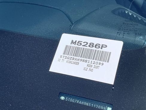 Used 2022 Toyota Highlander XLE image 40