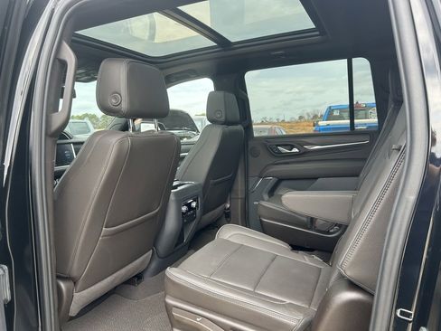 Used 2023 GMC Yukon XL Denali image 7