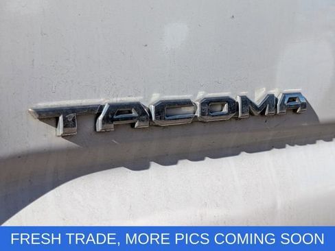 Used 2019 Toyota Tacoma TRD Sport image 12