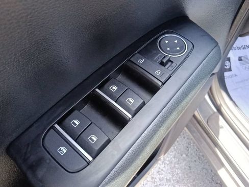 Used 2025 Kia Soul LX w/ LX Technology Package FWD image 12