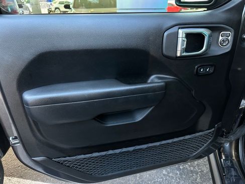 Used 2025 Jeep Gladiator Willys image 11