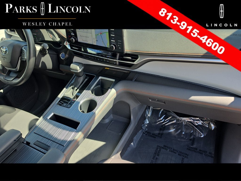 Used 2024 Toyota Sienna XSE w/ XSE Plus Package FWD image 10