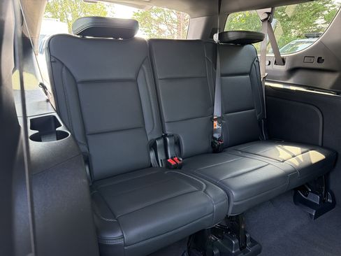 Used 2025 GMC Yukon XL Denali w/ Denali Reserve Package AWD/4WD image 32