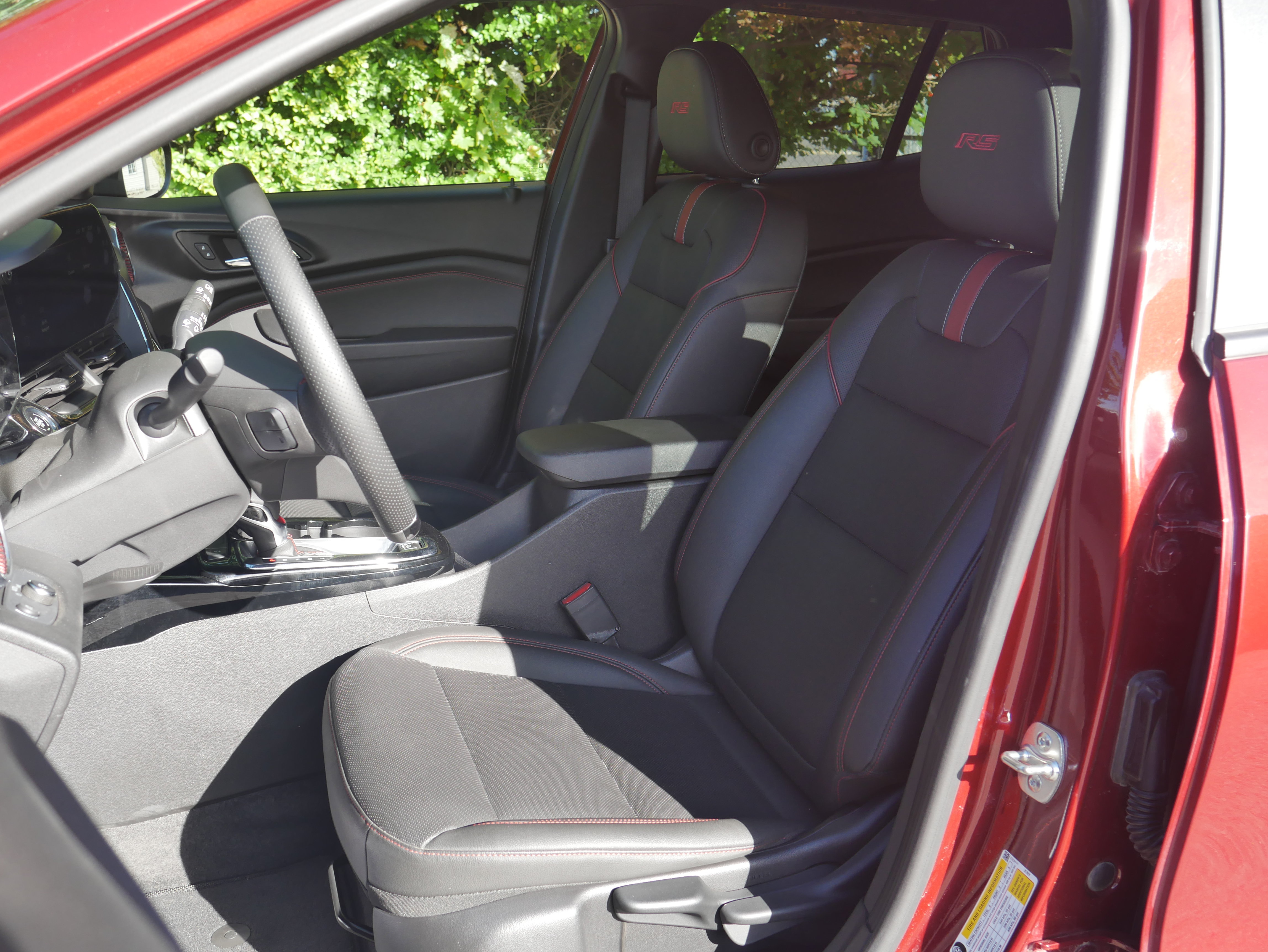 Used 2025 Chevrolet Trax RS w/ Driver Confidence Package FWD image 24