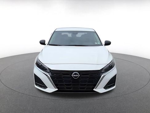 Used 2025 Nissan Altima 2.5 SV FWD image 4