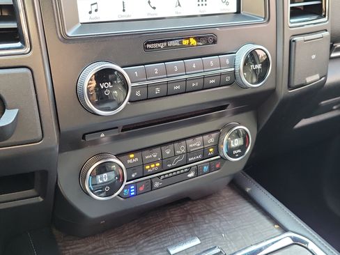 Used 2018 Ford Expedition Limited RWD image 32