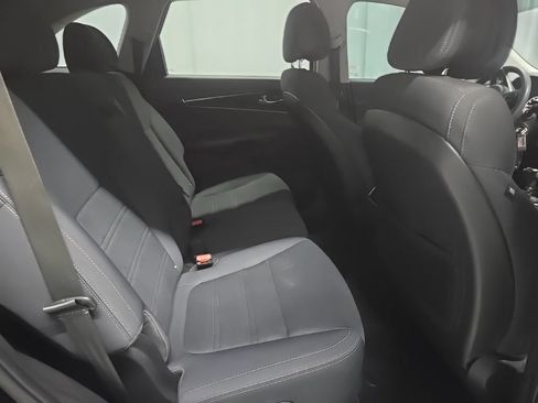 Used 2017 Kia Sorento AWD image 6