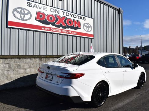 Certified 2025 Toyota Camry SE w/ Convenience Package image 5