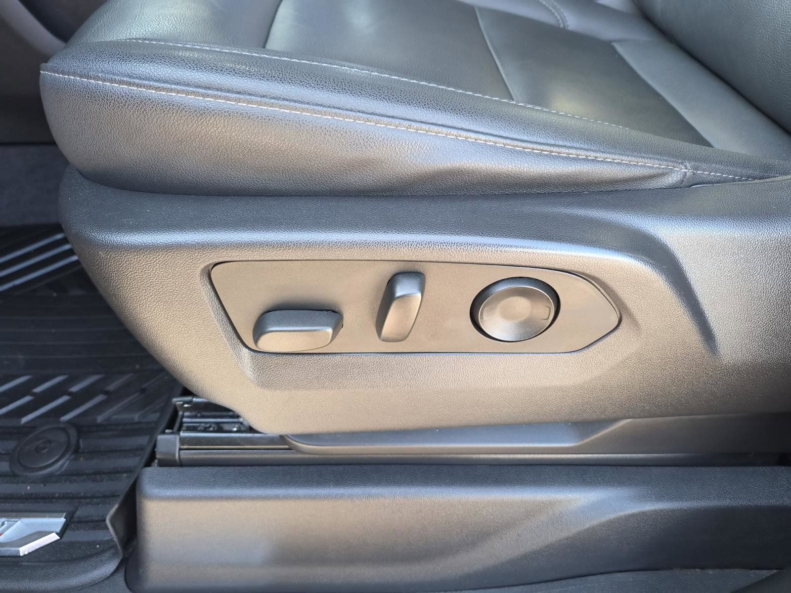 Used 2022 Chevrolet Silverado 1500 RST AWD/4WD image 23
