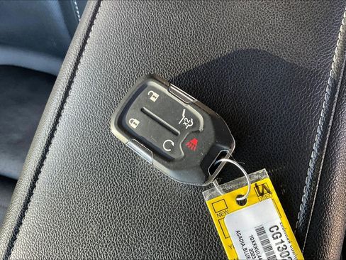 Used 2023 GMC Acadia SLT image 10