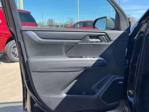 Used 2025 GMC Acadia Elevation image 10