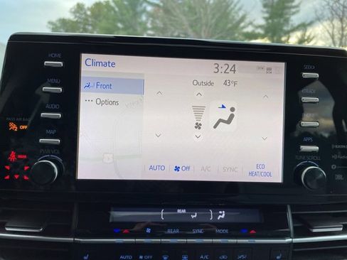 Used 2021 Toyota Sienna XLE image 32