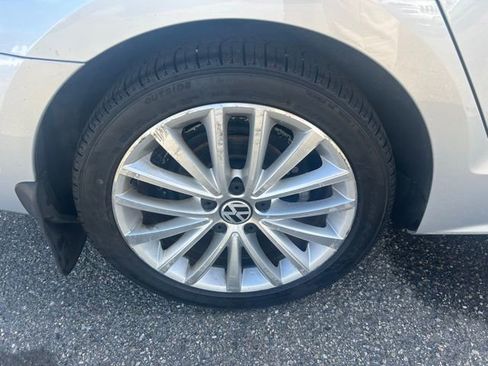 Used 2016 Volkswagen Jetta SEL FWD image 4