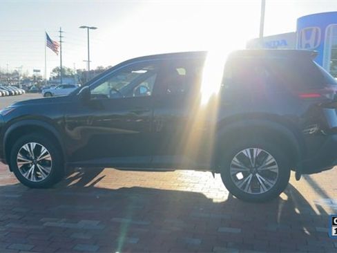 Used 2023 Nissan Rogue SV image 8