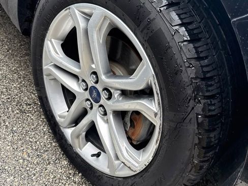 Used 2018 Ford Edge Titanium w/ Equipment Group 301A AWD/4WD image 11