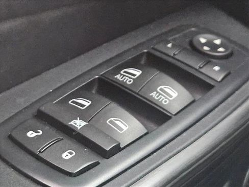 Used 2016 Jeep Cherokee Trailhawk w/ Comfort/Convenience Group image 20