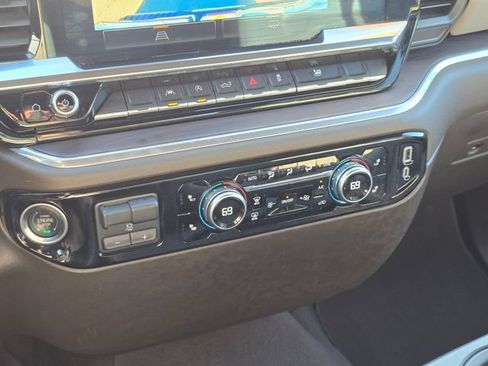 Used 2025 GMC Sierra 1500 SLT AWD/4WD image 34
