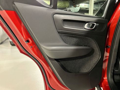 Certified 2023 Volvo XC40 B5 Plus w/ Protection Package Premier AWD/4WD image 21