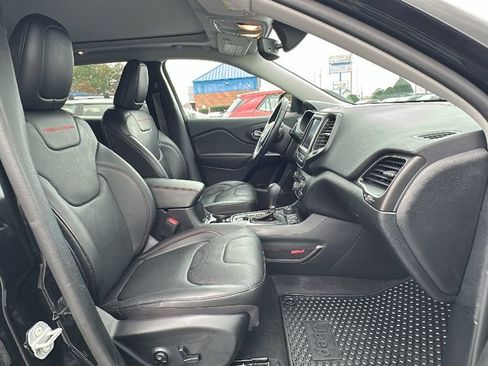 Used 2020 Jeep Cherokee Trailhawk image 15