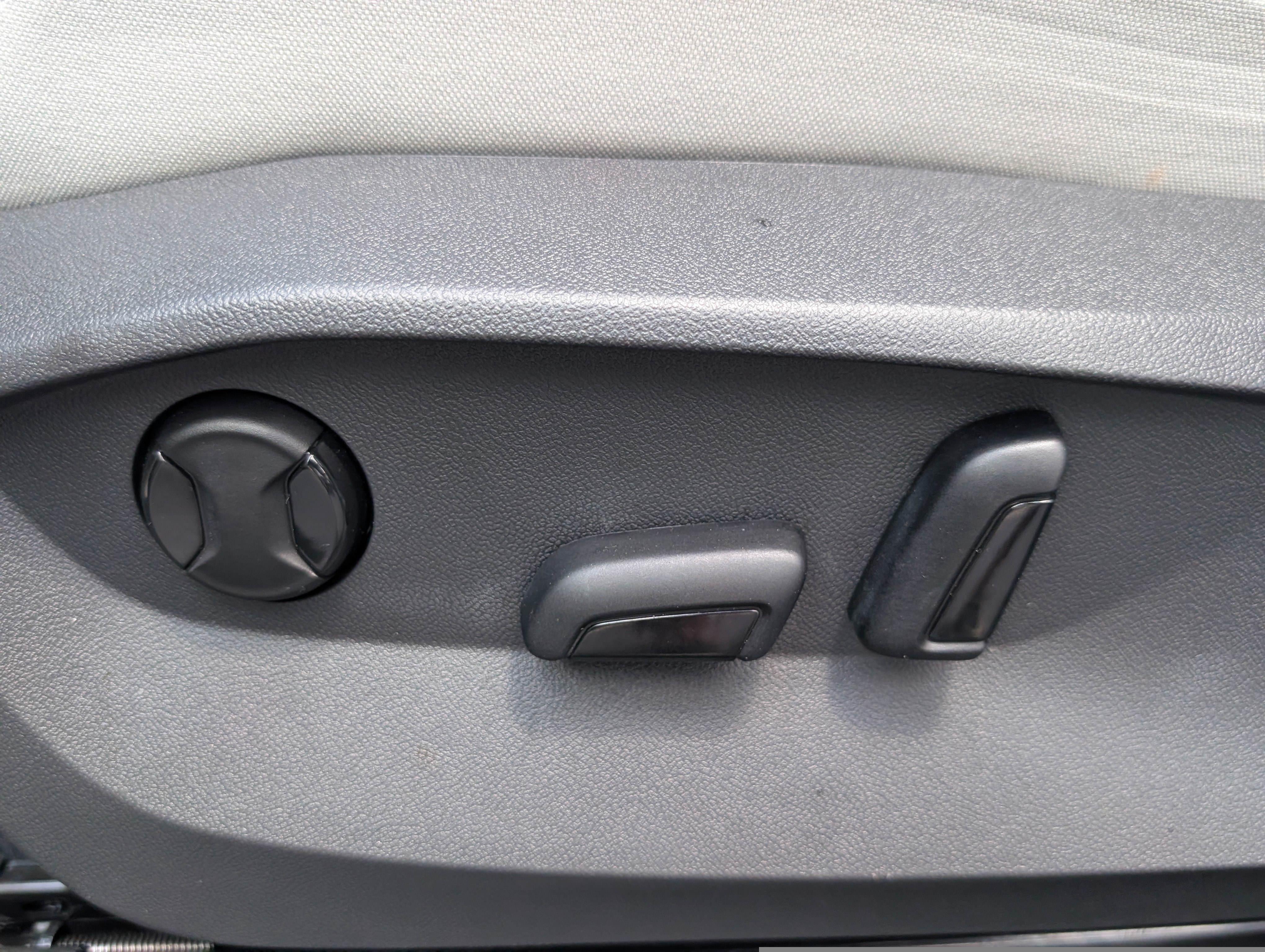 Used 2023 Volkswagen Tiguan SE w/ Panoramic Sunroof Package FWD image 21