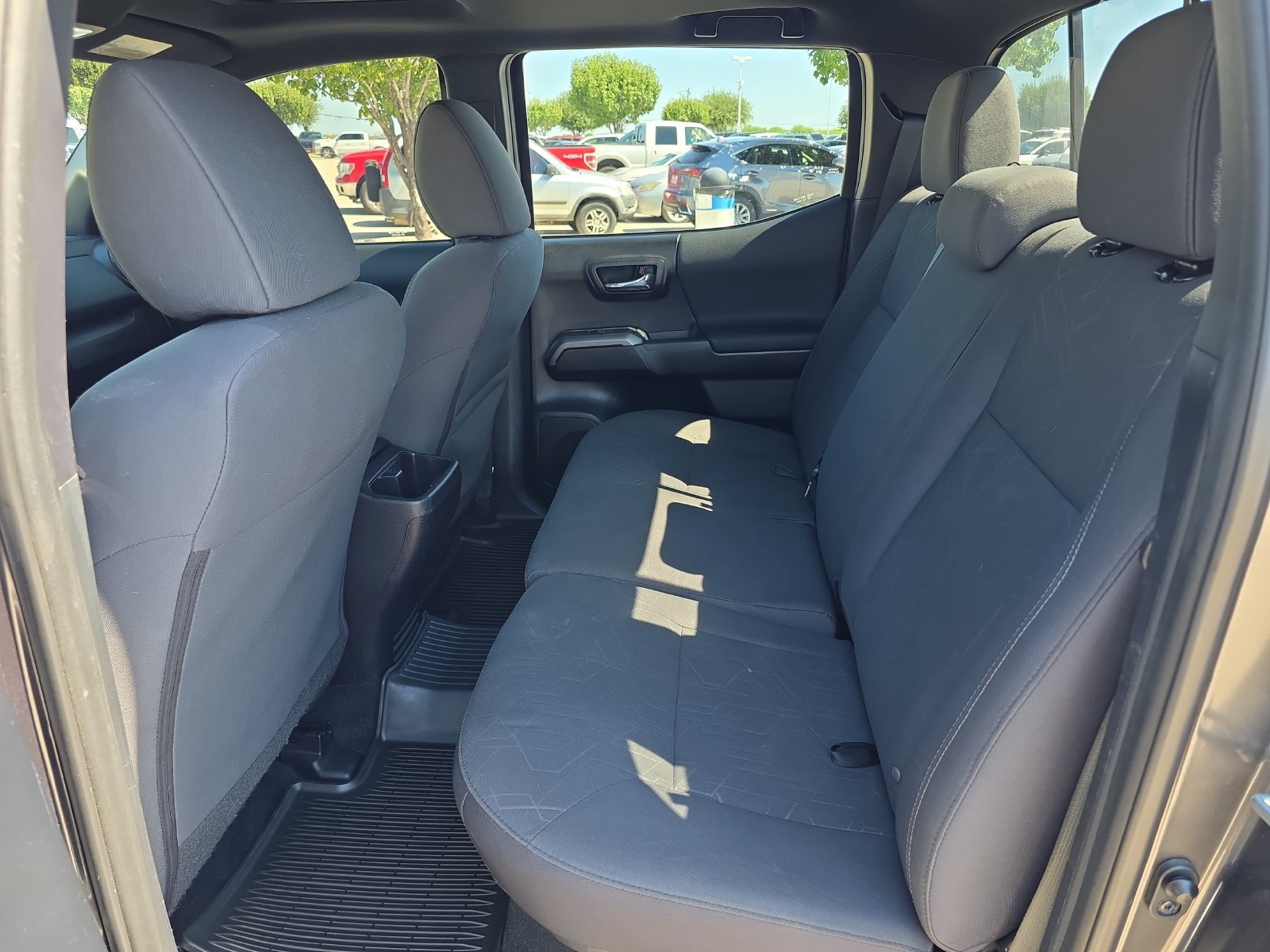 Used 2017 Toyota Tacoma TRD Off-Road w/ Premium & Technology Package AWD/4WD image 12