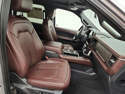 Used 2024 Ford Expedition Limited image 42