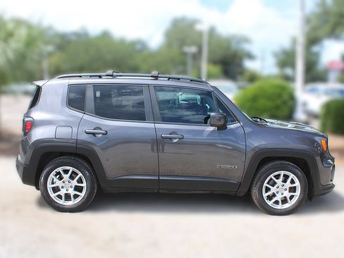 Used 2021 Jeep Renegade Latitude FWD image 5