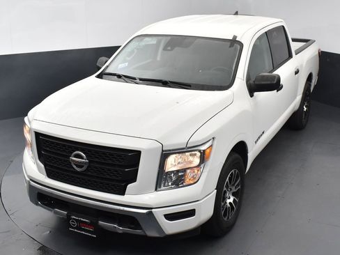 Used 2022 Nissan Titan SV image 19