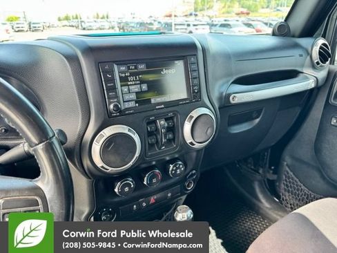 Used 2013 Jeep Wrangler Unlimited Sahara w/ Connectivity Group AWD/4WD image 9
