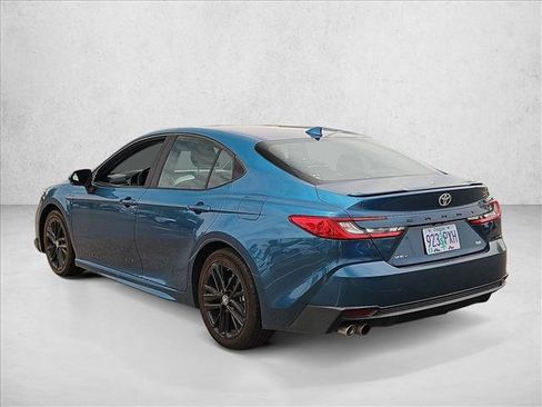 Used 2025 Toyota Camry SE FWD image 8