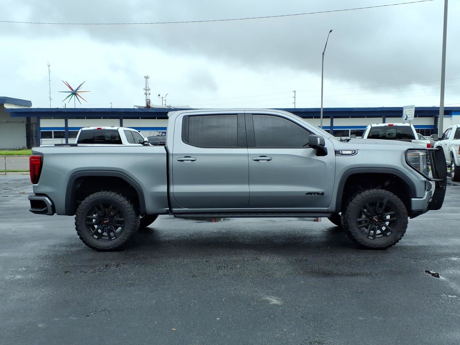 Used 2024 GMC Sierra 1500 AT4 w/ AT4 Premium Package AWD/4WD image 6