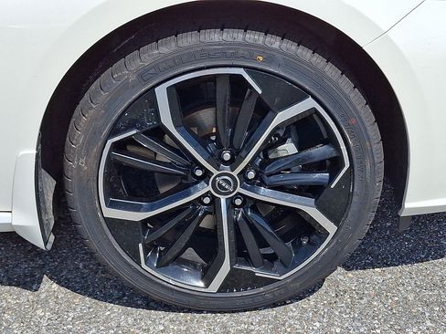 Certified 2023 Nissan Altima 2.5 SR w/ SR Premium Package FWD image 8