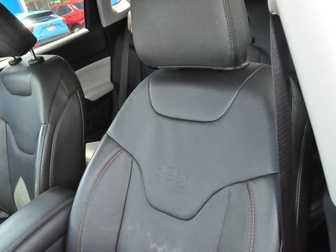 Used 2022 Jeep Compass Limited AWD/4WD image 10
