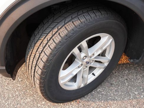 Used 2020 Ford Explorer XLT w/ Equipment Group 202A AWD/4WD image 13