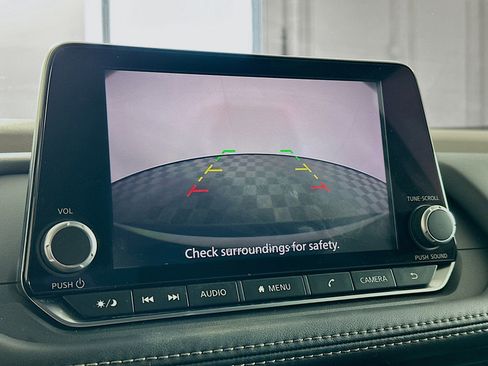 Used 2023 Nissan Rogue S image 22