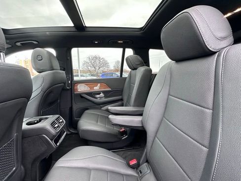 Certified 2025 Mercedes-Benz GLS 450 4MATIC image 22