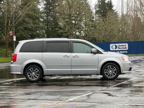 Used 2016 Dodge Grand Caravan SXT FWD image 6