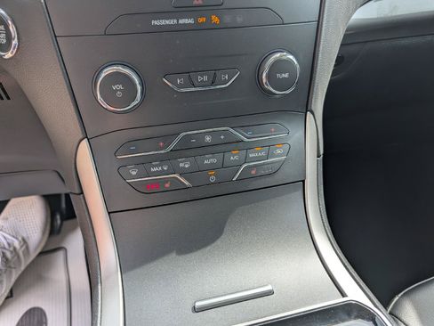 Used 2020 Ford Edge SEL AWD/4WD image 24
