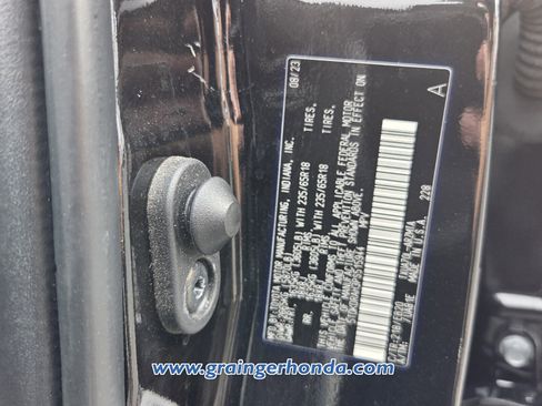 Used 2023 Toyota Highlander XLE image 18