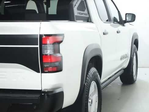 Certified 2024 Nissan Frontier SV w/ Hardbody Edition AWD/4WD image 43