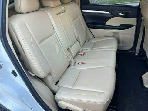 Used 2018 Toyota Highlander XLE image 18