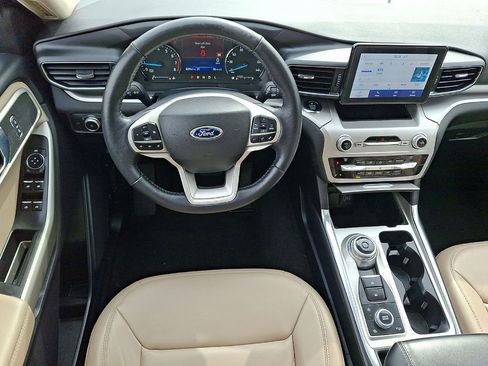 Certified 2021 Ford Explorer XLT w/ Equipment Group 202A image 19